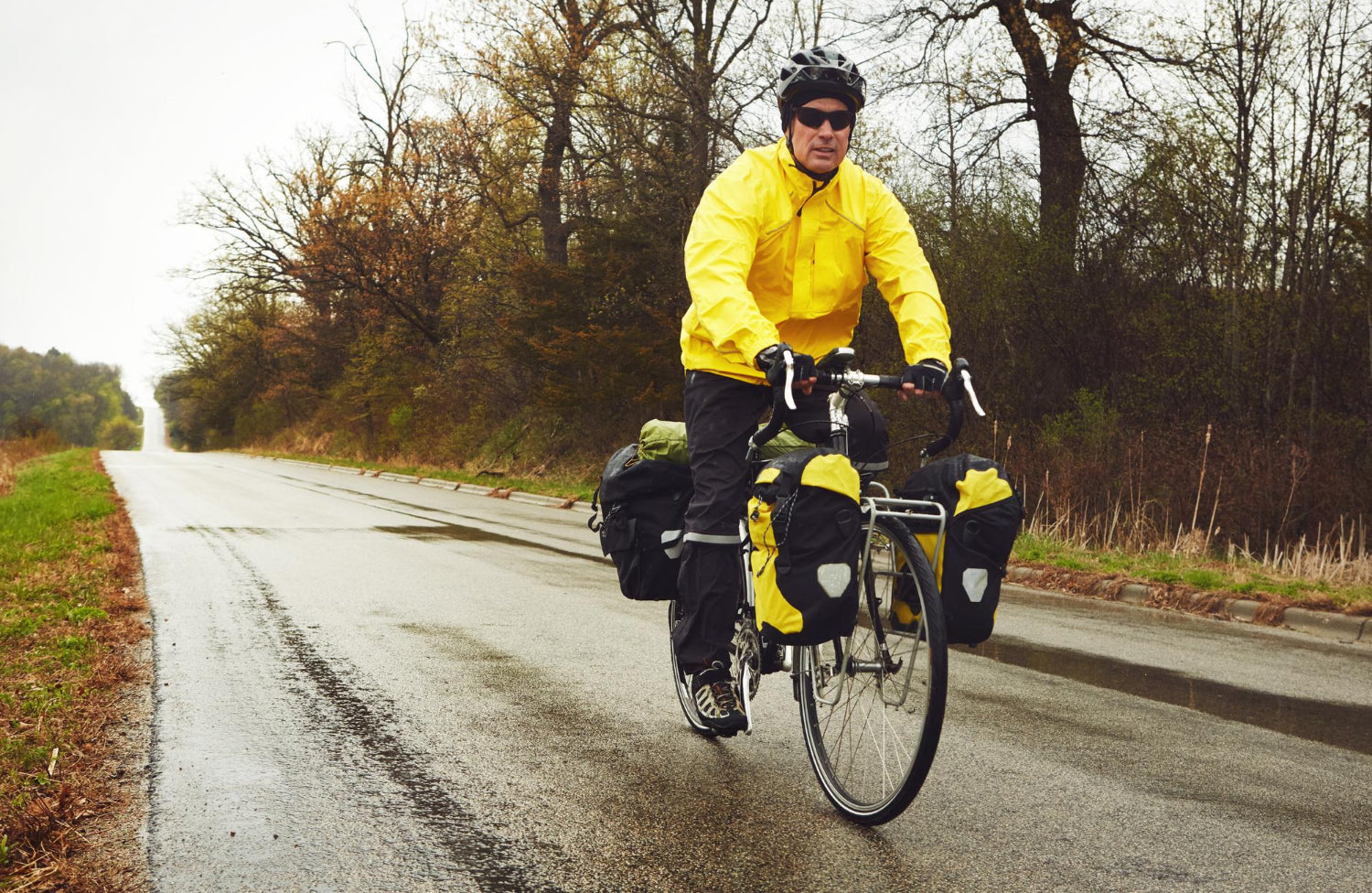 Fahrrad Regenschutz: Wie Sie Ihr Bike und sich selbst zuverlässig vor Nässe schützen