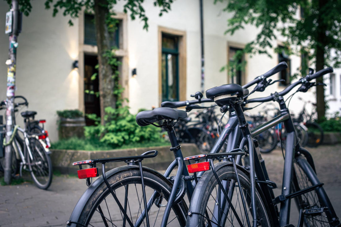 Fahrradabstellplätze im Bestand: Kellerumbau, Fahrradhaus oder Einzelboxen?