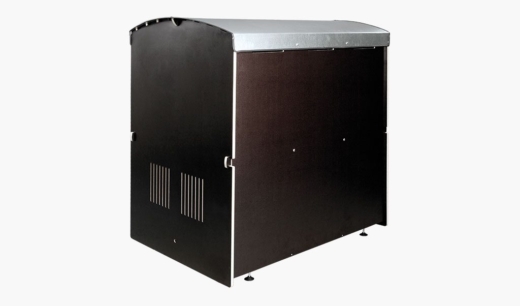 Schwarze, moderne Mülltonnenbox aus Holz mit Lüftungsschlitzen und Metallverkleidung