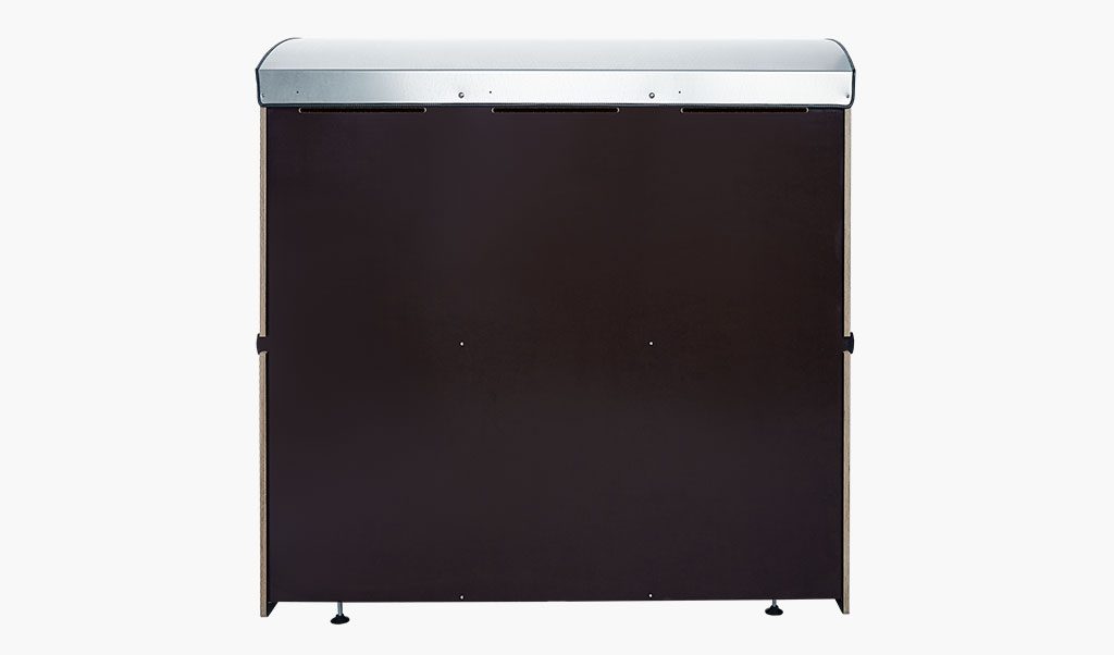 Rückansicht eines schwarzen modernen Briefkastens mit silberner Abdeckung auf weißem Hintergrund