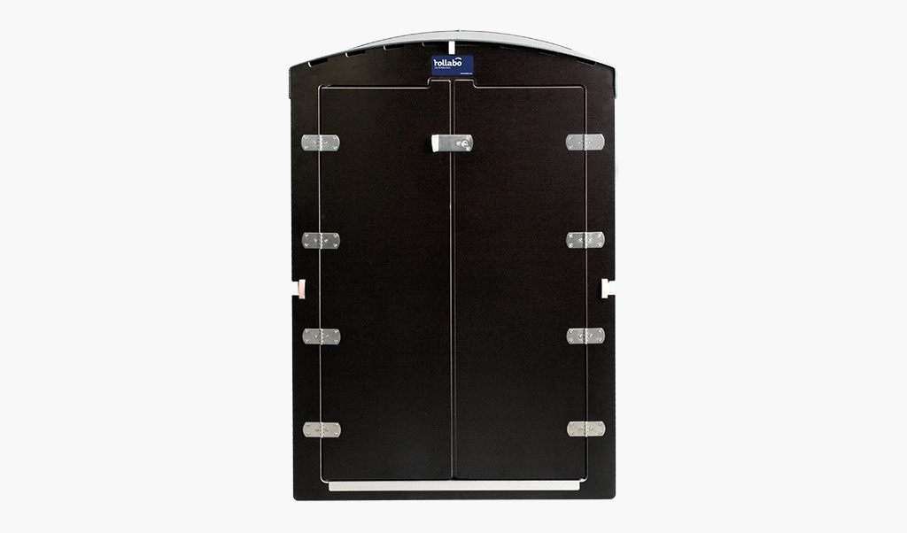 Schwarze Rollabo L Fotobox mit silbernen Scharnieren und Griff, freigestellt vor weißem Hintergrund