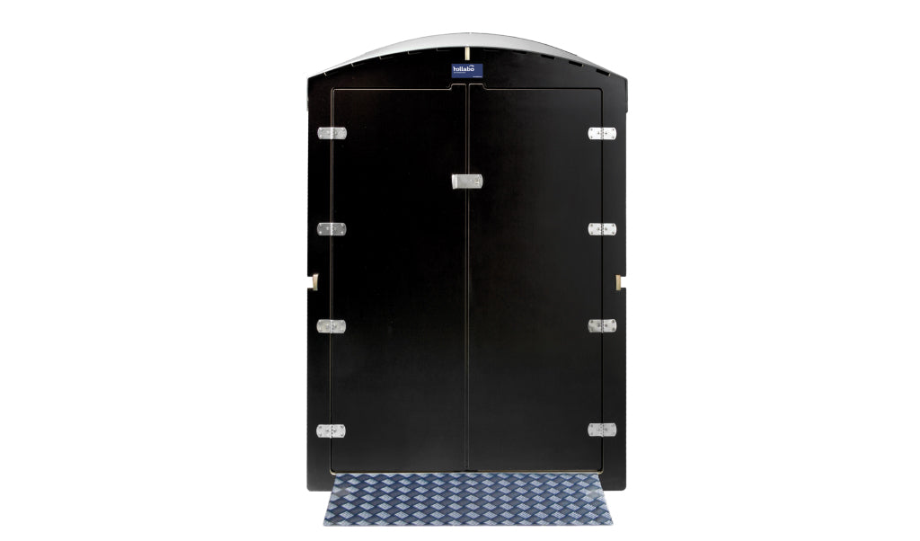 Schwarze Rollabo XL Plus mobile Rampe mit Klapptür, rutschfeste Gumimatte, Frontansicht