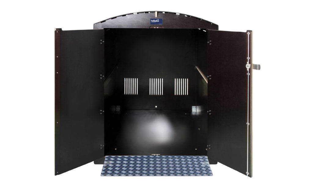 Offener schwarzer Rollabo XXL Faltschrank mit Metallbodenplatte und Lüftungsschlitzen