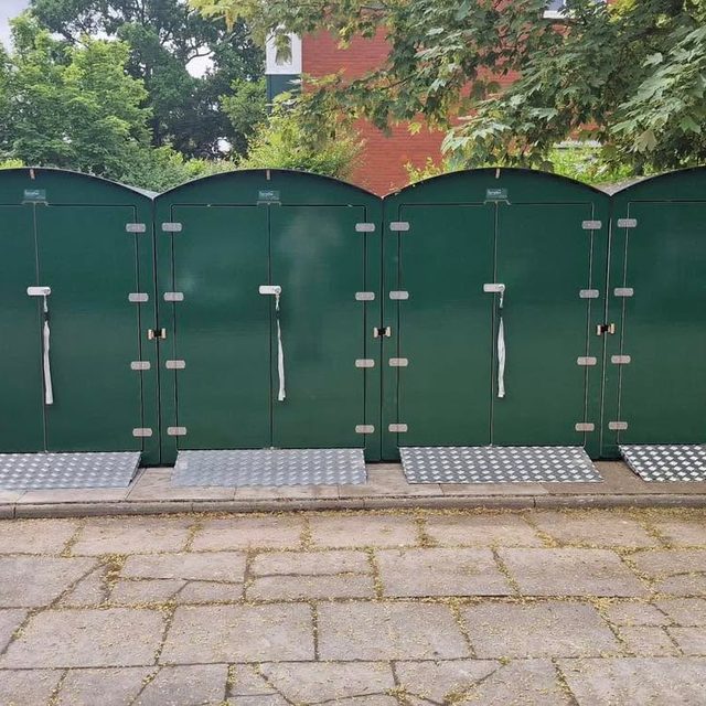 Grün trifft Grün. 💚

Vier Fahrradboxen für eine Eigentümergemein...