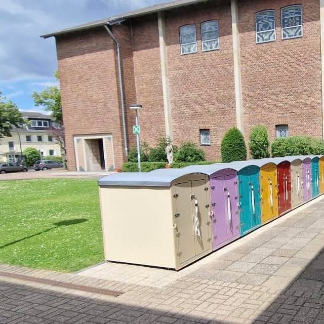 Und jetzt das bunte Gegenteil.🌈

10 Kinderwagenboxen für den Kin...