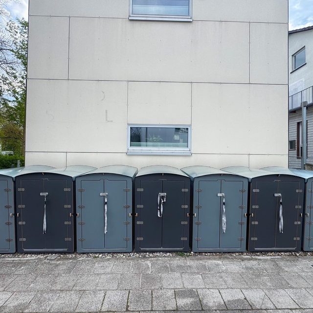 Neu bei uns: Matte Boxenfarben.🩶

7 Kinderwagenboxen für die @ki...